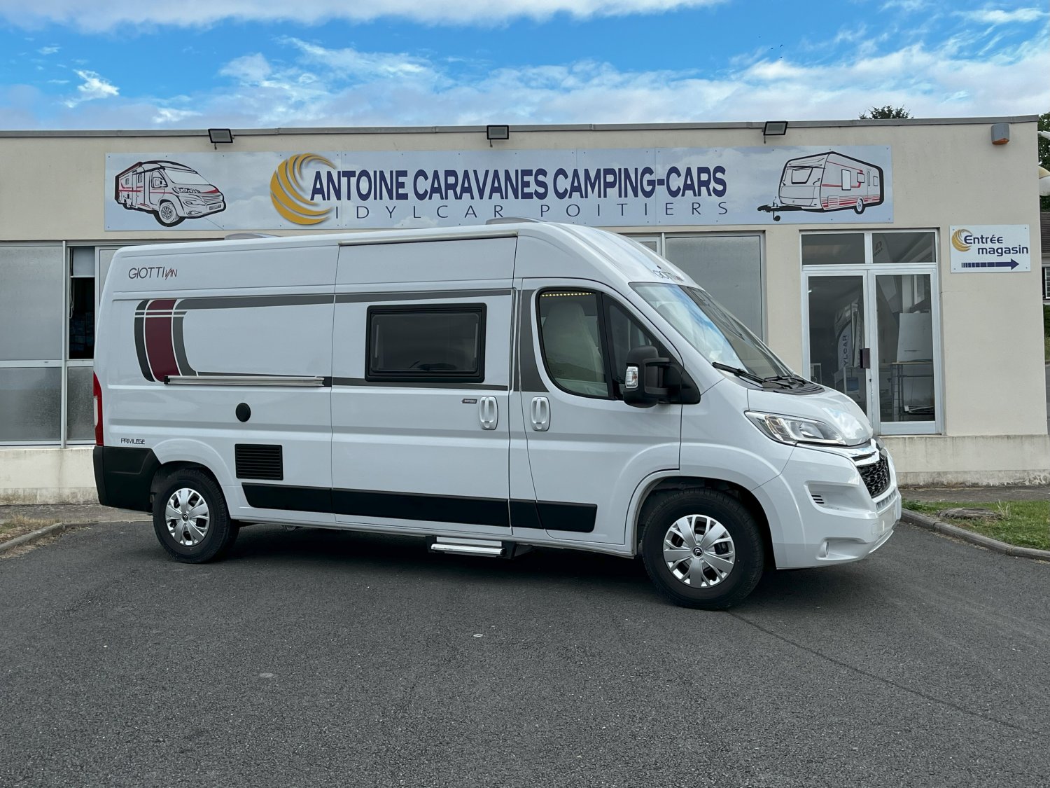 Antoine Caravanes et Camping Car - Giottiline 60 B à 61 764€